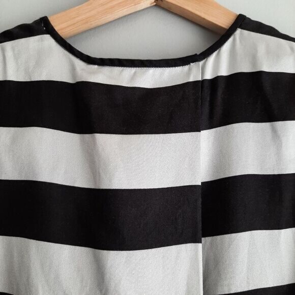 CLUB MONACO Sleeveless Shell Top Strippe Pattern B&W Crewneck Sz S Flawed - Picture 10 of 16